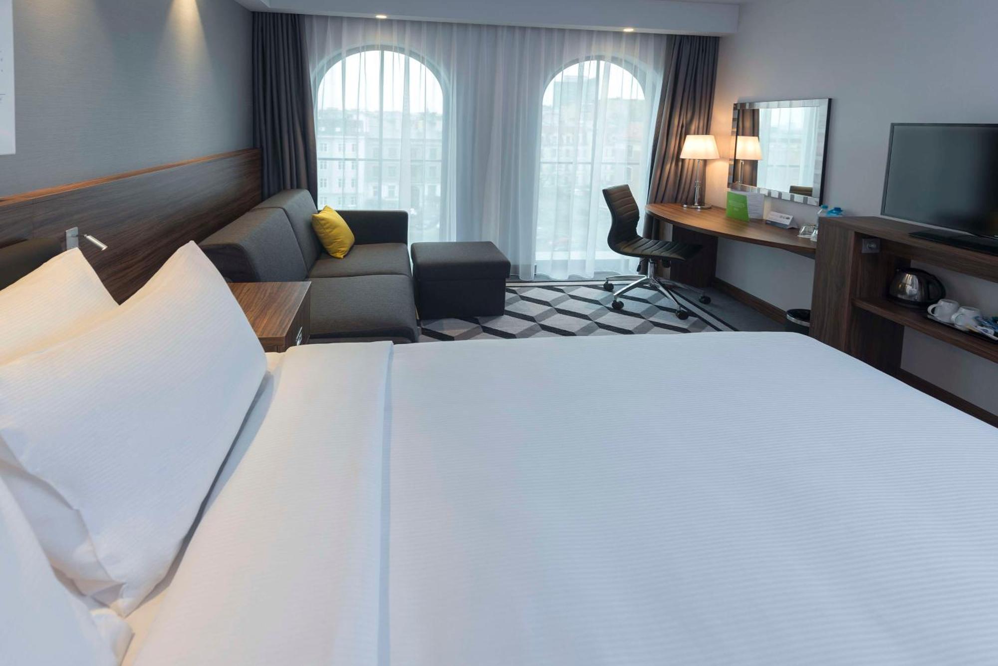 Hotel Hampton By Hilton Old Town 3*